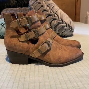 New Without Box ARIAT Booties 8 1/2